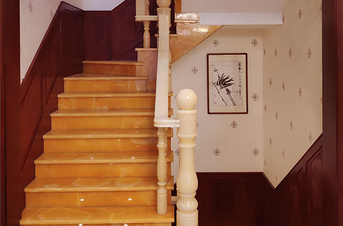 辽源中式别墅室内汉白玉石楼梯的定制安装装饰效果